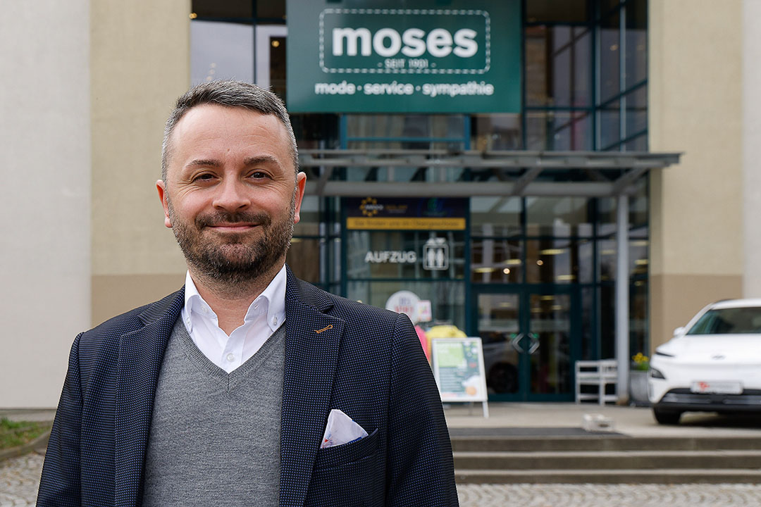 Pressemitteilung Robert Luhn vor dem Moses